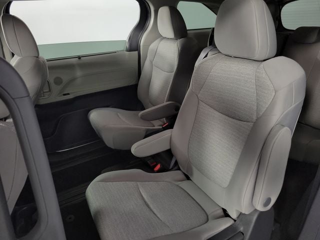 2022 Toyota Sienna LE 8 Passenger