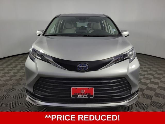 2022 Toyota Sienna LE 8 Passenger