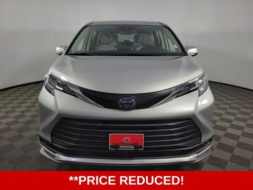 2022 Toyota Sienna LE 8 Passenger