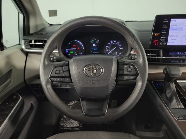 2022 Toyota Sienna LE 8 Passenger