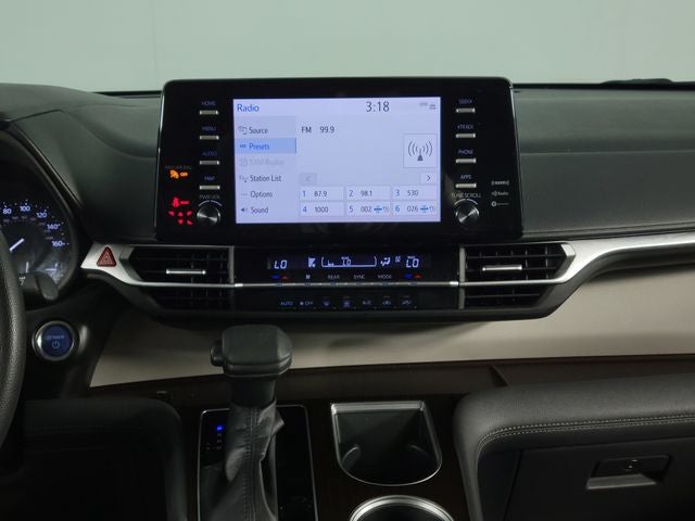 2022 Toyota Sienna LE 8 Passenger