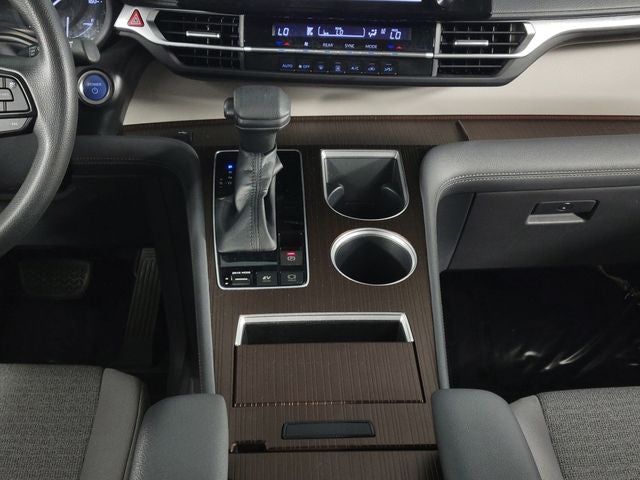 2022 Toyota Sienna LE 8 Passenger