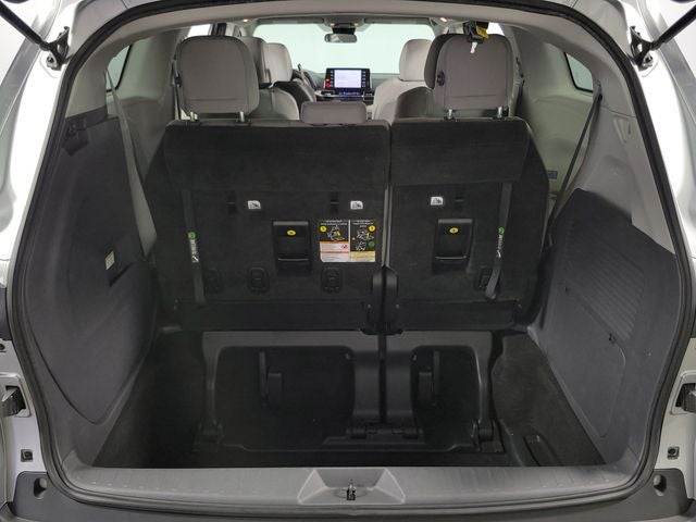 2022 Toyota Sienna LE 8 Passenger