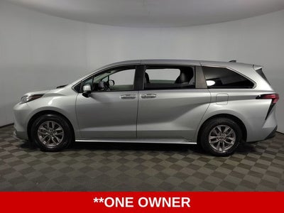 2022 Toyota Sienna LE 8 Passenger