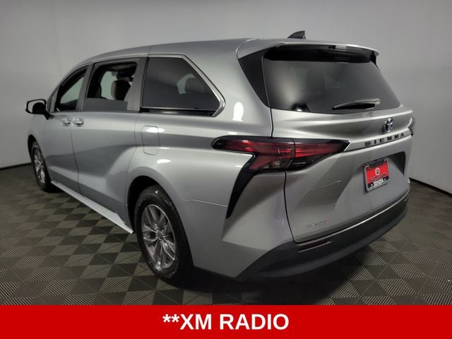 2022 Toyota Sienna LE 8 Passenger