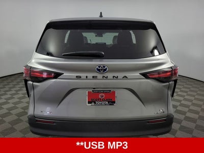 2022 Toyota Sienna LE 8 Passenger