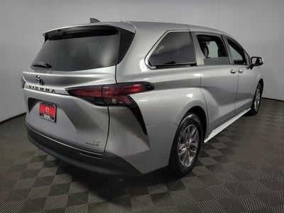 2022 Toyota Sienna LE 8 Passenger