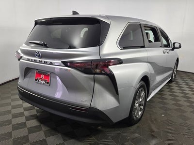 2025 Toyota Sienna LE 8 Passenger