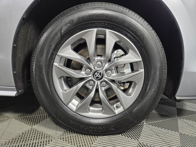 2025 Toyota Sienna LE 8 Passenger
