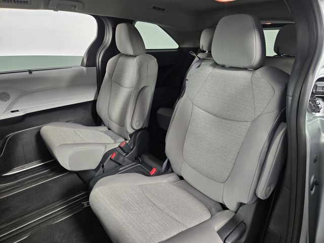2025 Toyota Sienna LE 8 Passenger
