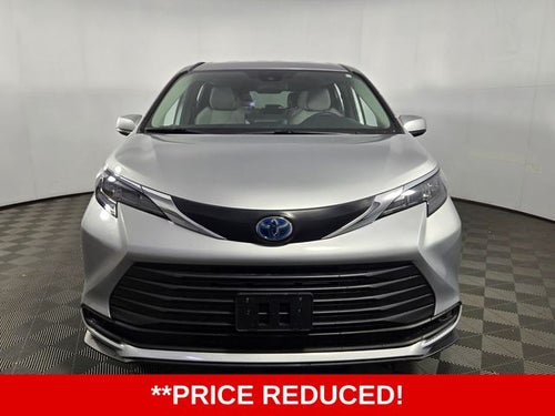2025 Toyota Sienna LE 8 Passenger