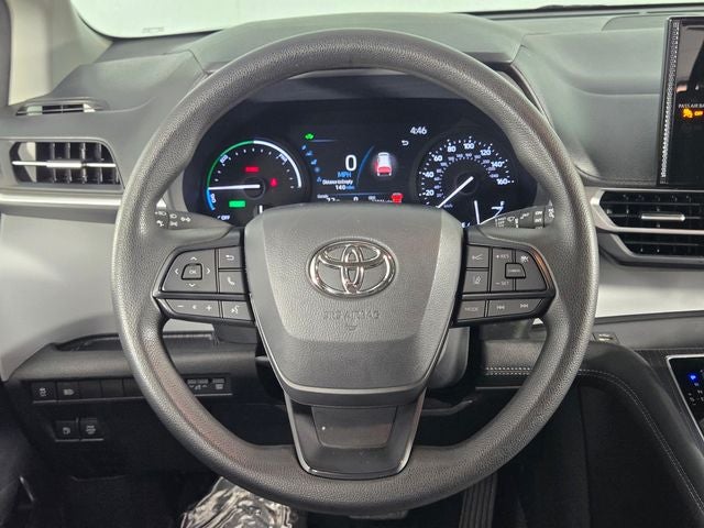 2025 Toyota Sienna LE 8 Passenger