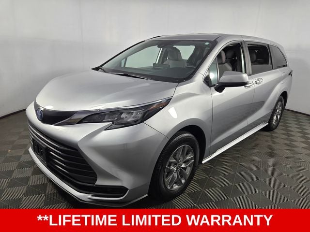 2025 Toyota Sienna LE 8 Passenger