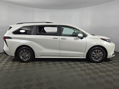 2025 Toyota Sienna XLE 8 Passenger