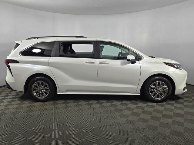 2025 Toyota Sienna XLE 8 Passenger