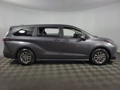 2025 Toyota Sienna XLE 4D Passenger Van