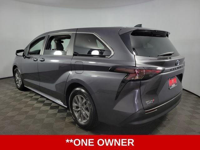 2025 Toyota Sienna XLE 4D Passenger Van