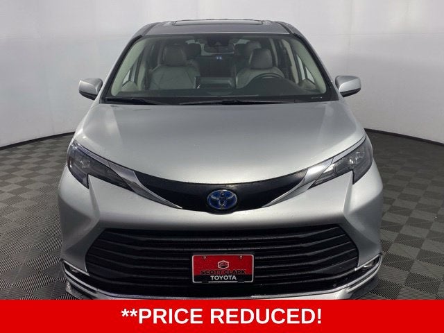 2024 Toyota Sienna XLE 8 Passenger
