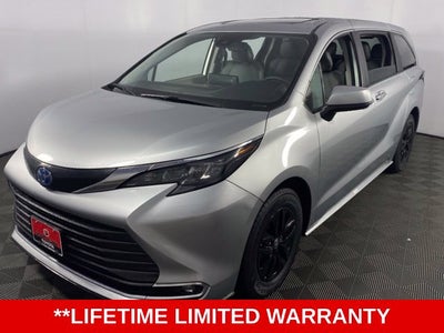 2024 Toyota Sienna XLE 8 Passenger