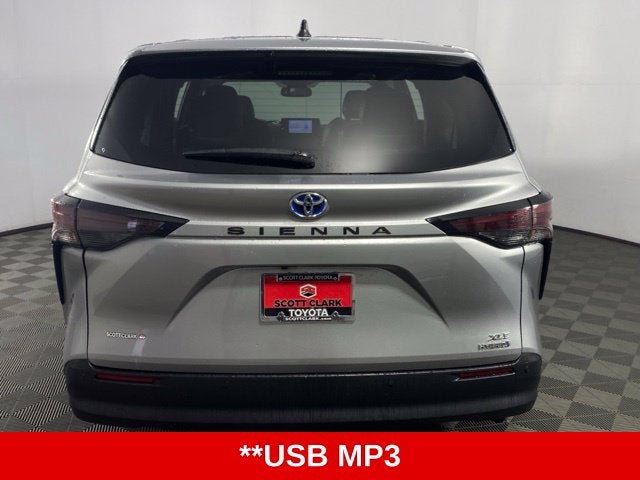 2024 Toyota Sienna XLE 8 Passenger