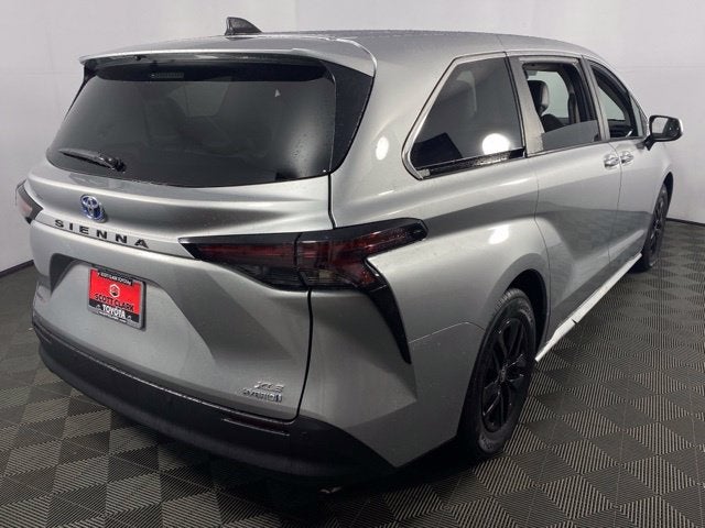 2024 Toyota Sienna XLE 8 Passenger