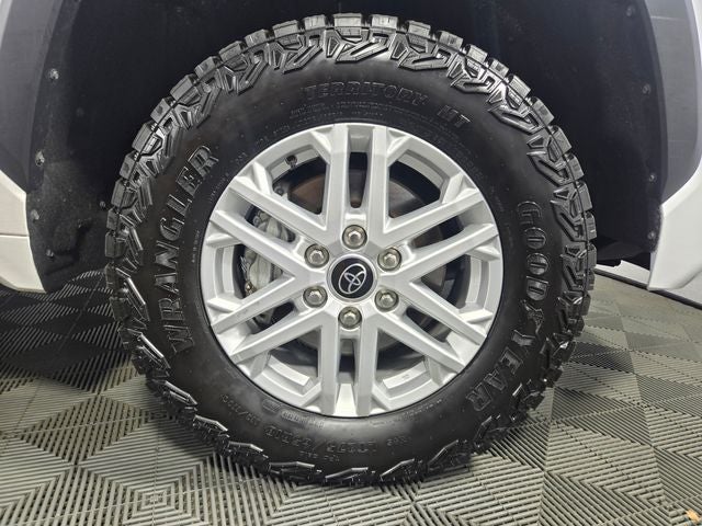 2022 Toyota Tundra SR5 4D CrewMax