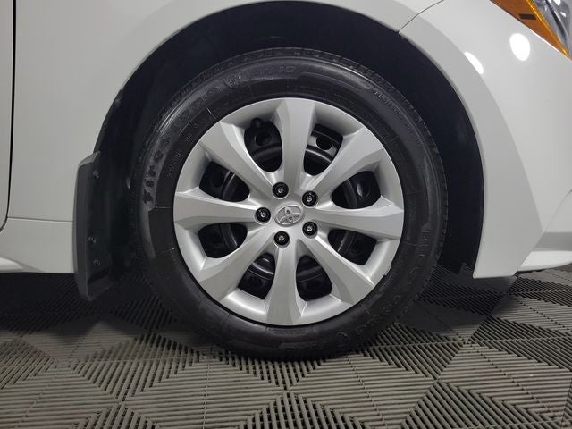 2025 Toyota Corolla LE 4D Sedan