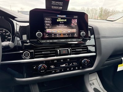 2024 Nissan Pathfinder SV