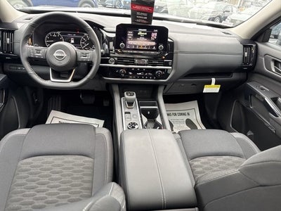 2024 Nissan Pathfinder SV