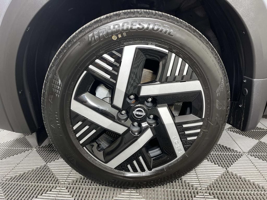 2025 Nissan Kicks SV