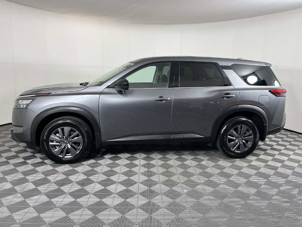 2023 Nissan Pathfinder S