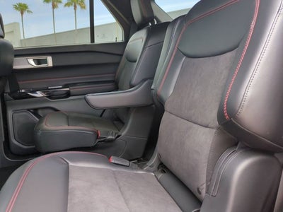 2024 Ford Explorer ST-Line