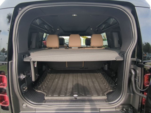 2025 Land Rover Defender X-Dynamic SE