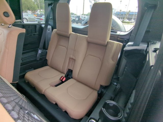2025 Land Rover Defender X-Dynamic SE