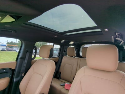 2025 Land Rover Defender X-Dynamic SE