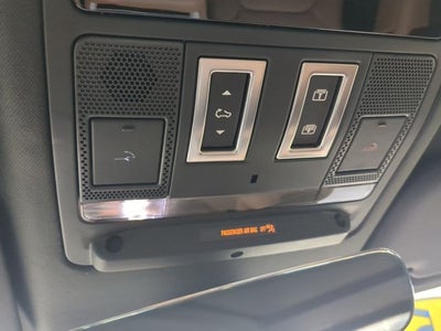 2025 Land Rover Defender X-Dynamic SE