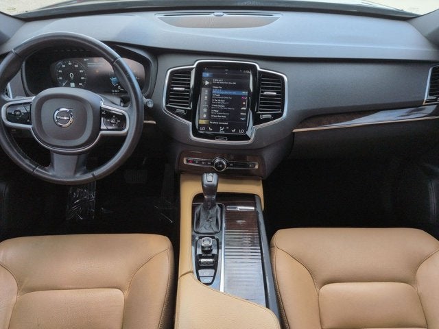 2017 Volvo XC90 T6 Momentum