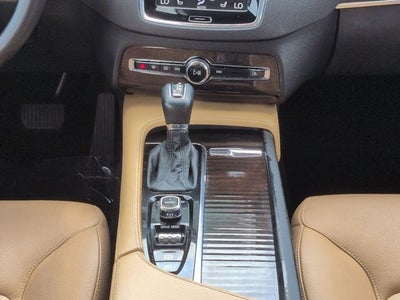 2017 Volvo XC90 T6 Momentum