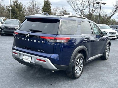 2025 Nissan Pathfinder SL
