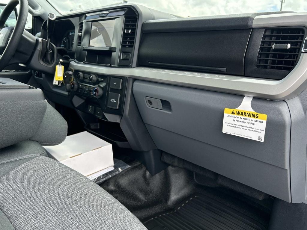 2025 Ford Super Duty F-450 DRW Chassis Cab XLT DRW