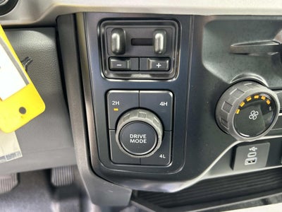 2025 Ford Super Duty F-450 DRW Chassis Cab XLT DRW
