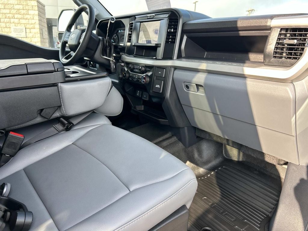2026 Ford Super Duty F-450 Pickup XL DRW