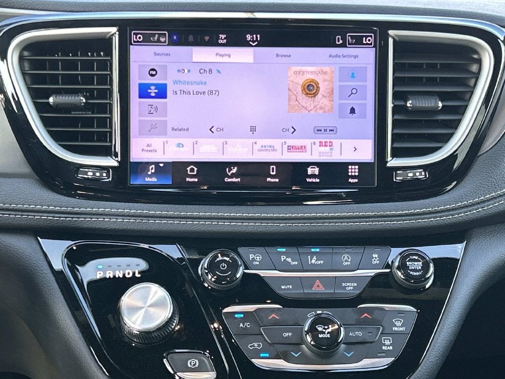2025 Chrysler Pacifica Select