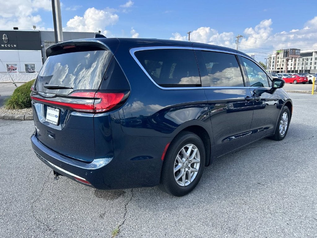 2025 Chrysler Pacifica Select