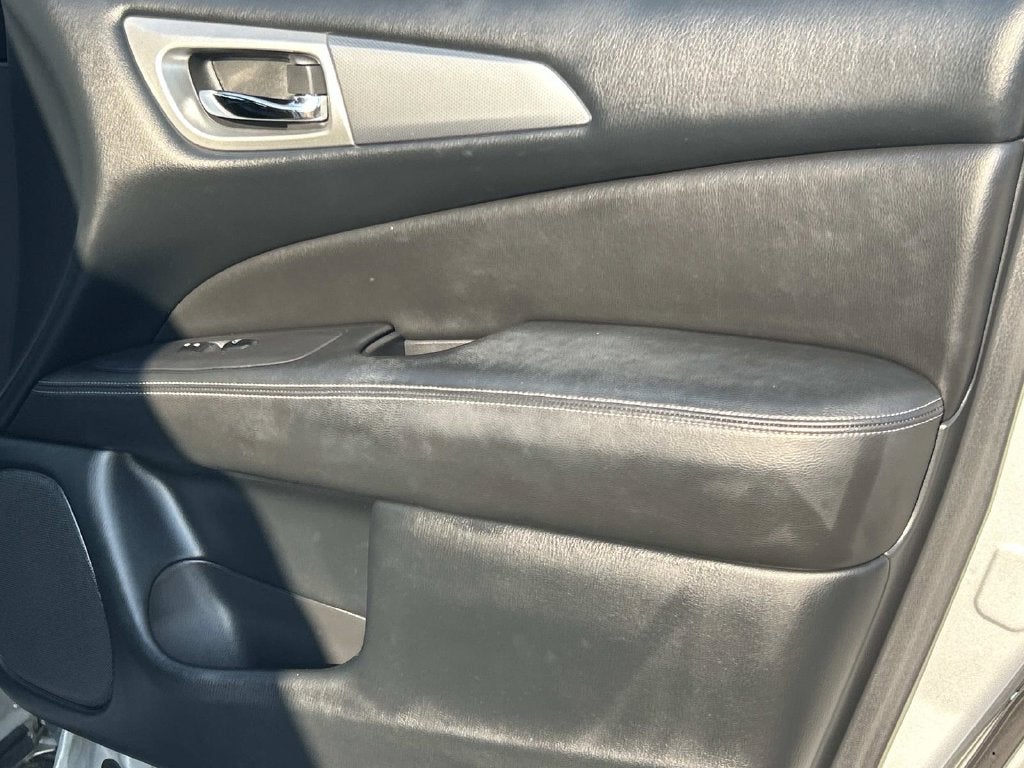 2019 Nissan Pathfinder SL