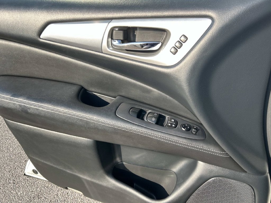 2019 Nissan Pathfinder SL