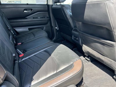 2024 Nissan Pathfinder Platinum