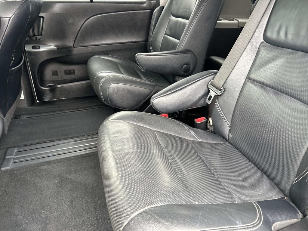2016 Toyota Sienna SE 8 Passenger