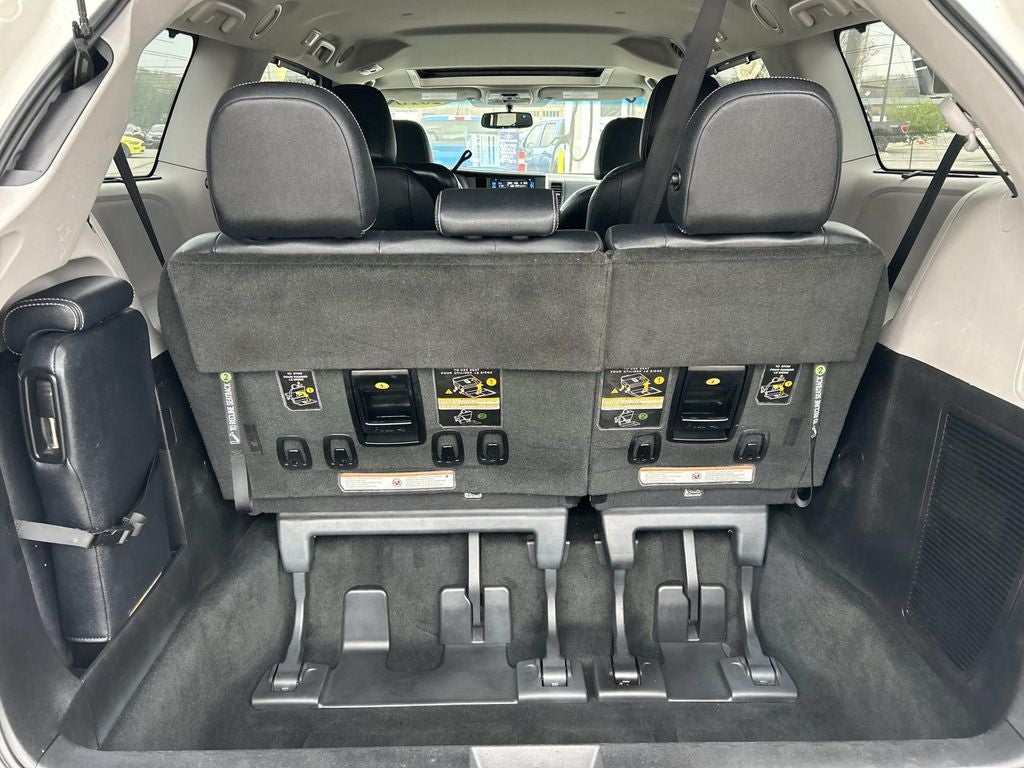 2016 Toyota Sienna SE 8 Passenger