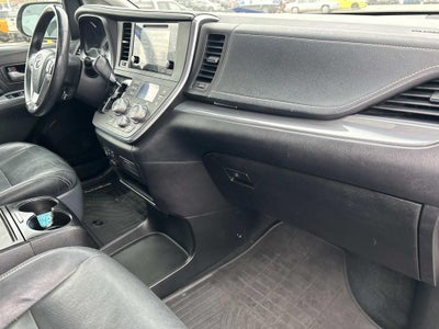 2016 Toyota Sienna SE 8 Passenger